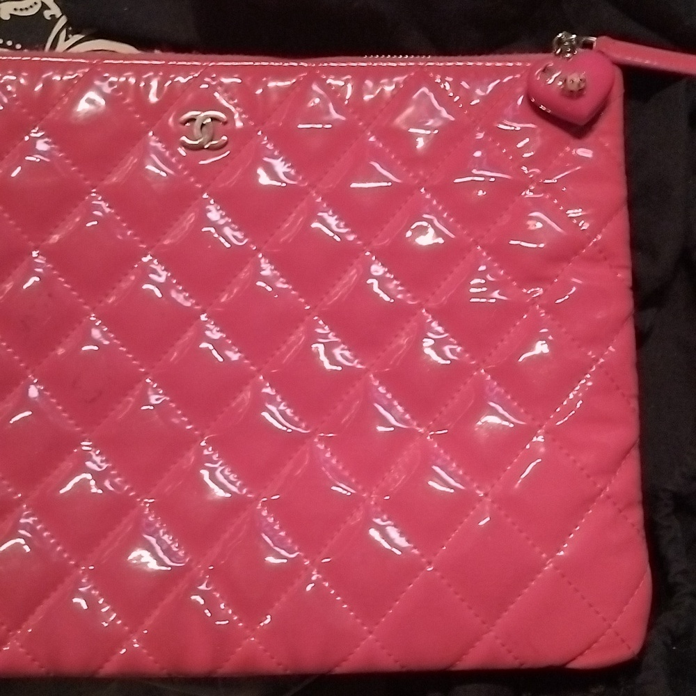 CHANEL Patent Calfskin Quilted Makeup Bag-Valentine Hearts Edition 🩷